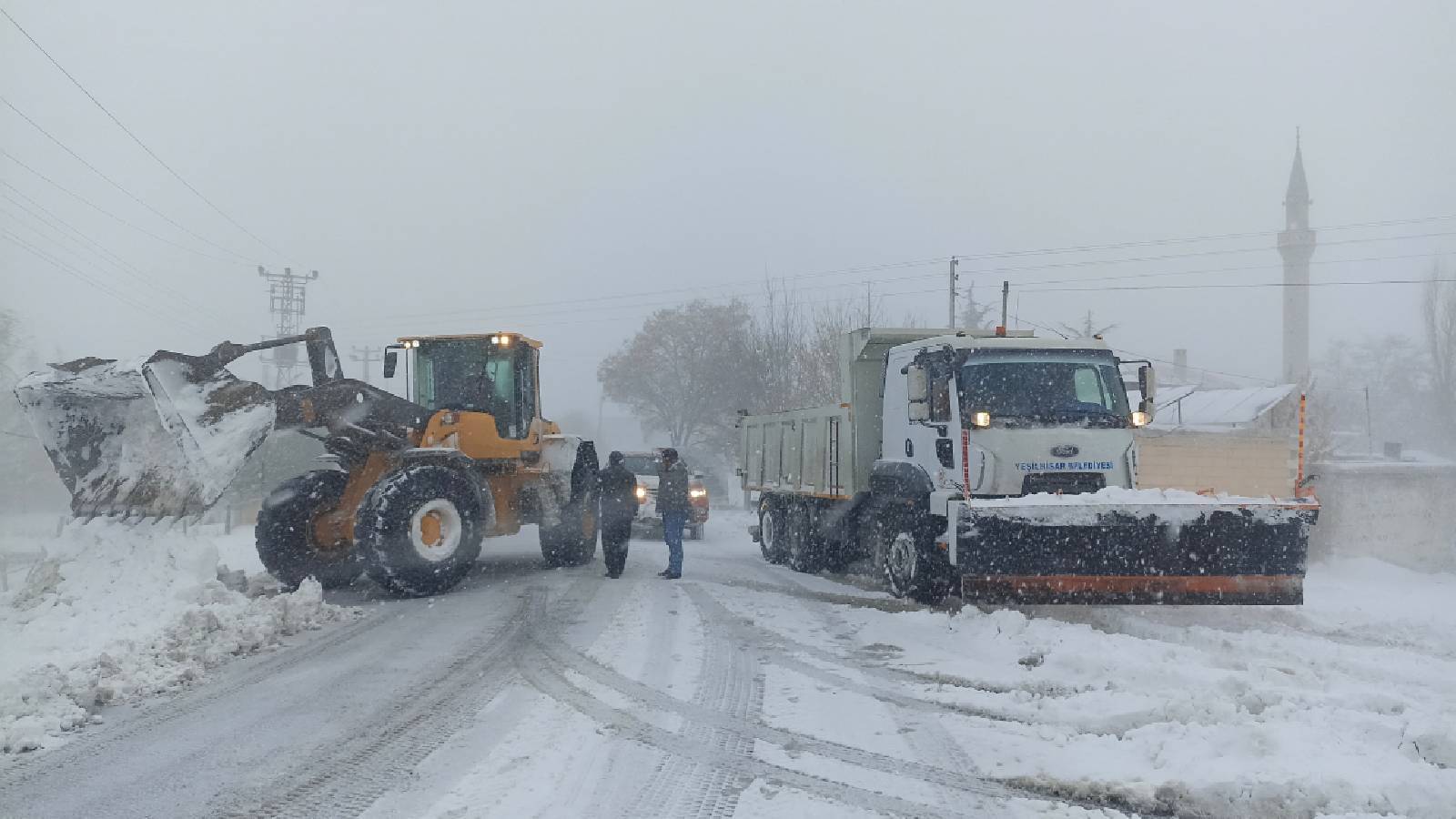 Erzurum-Tekman kara yolu kar ve tipi nedeniyle ulaşıma kapatıldı