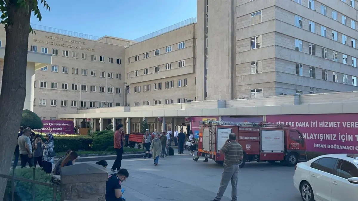 hacettepe hastanesinde yangin panigi AJzNNGM3