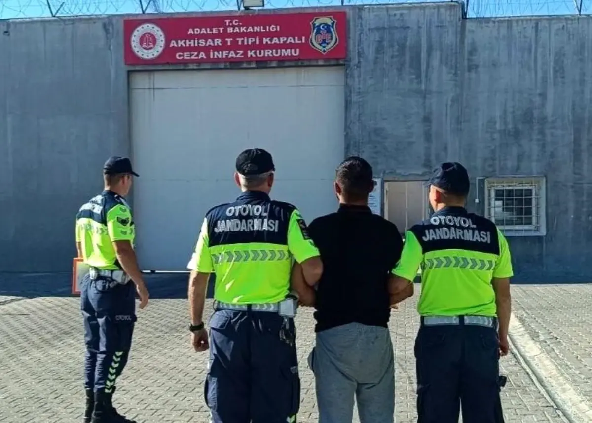 27 yil hapis cezali firari yakalandi CnWMBCH9