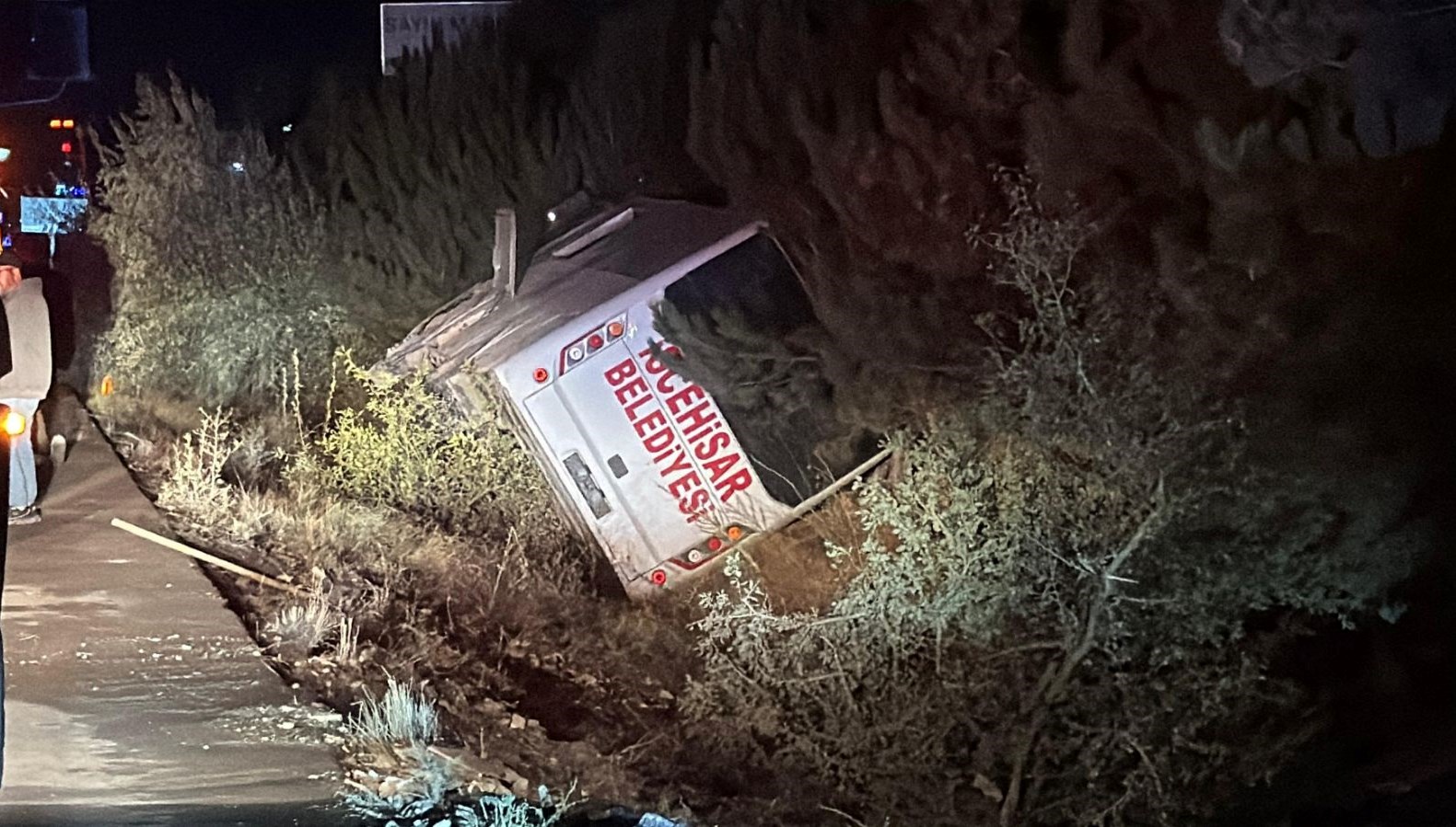 afyonkarahisarda midibus devrildi 12 yarali sksqndb5