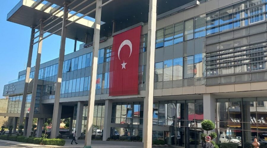 akpli belediye atanin posterini asmadi LKHRQYyA