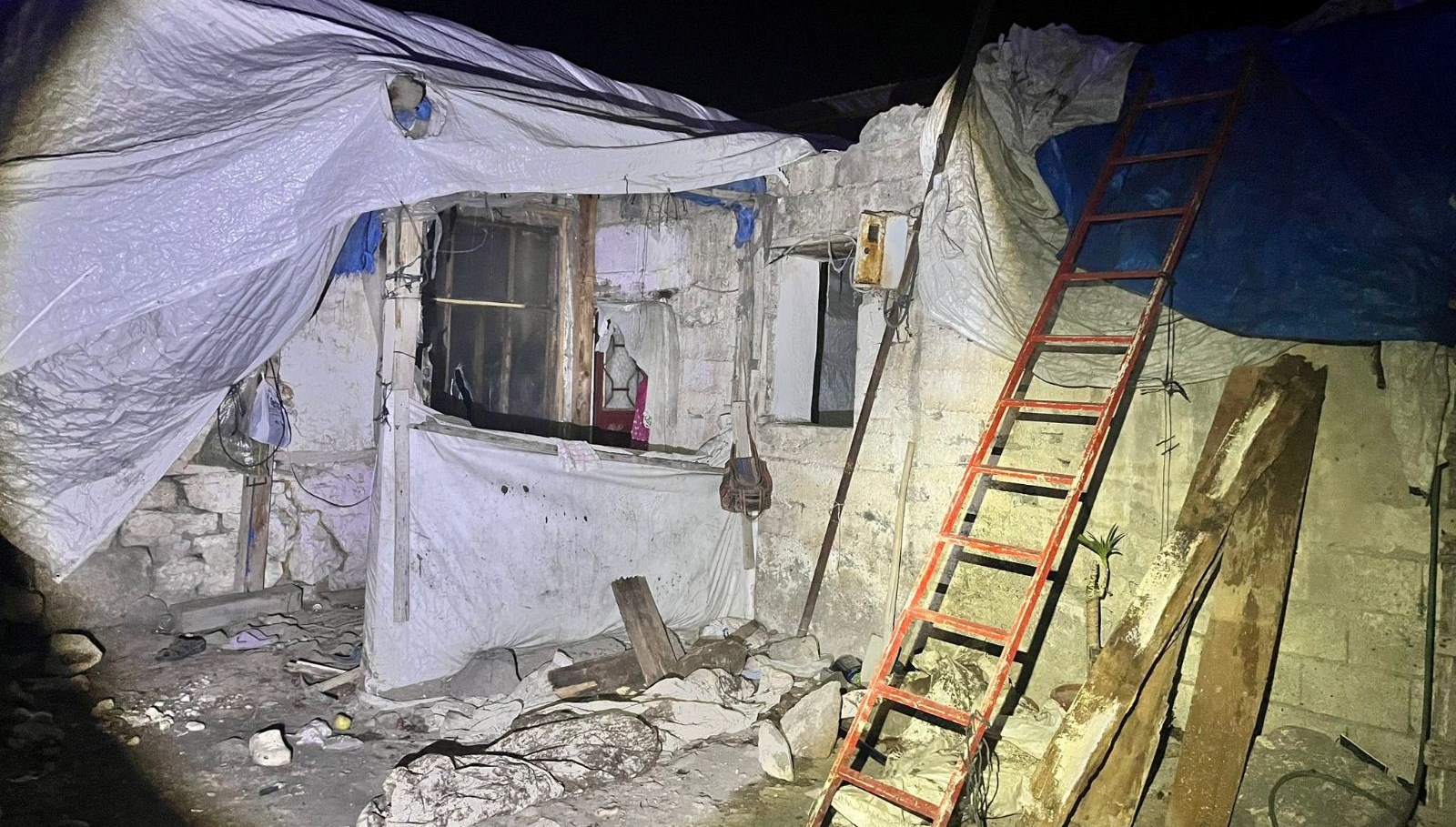 erzurumda evin catisi coktu 2 cocuk oldu 4 yarali 28LWvQvu