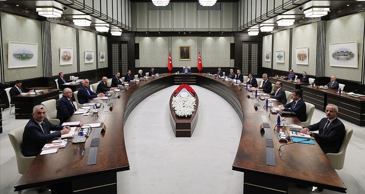 kabine bugun toplaniyor masada 4 kritik baslik var QbJnvIhb