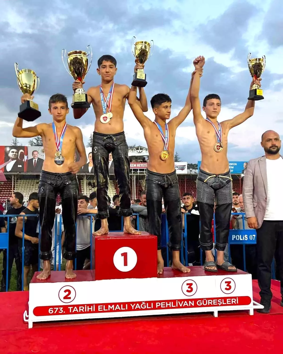 manavgat belediyesinin sporcusu ali kucuk 673 elmali yagli gureslerinde sampiyon oldu RLf6vFlF
