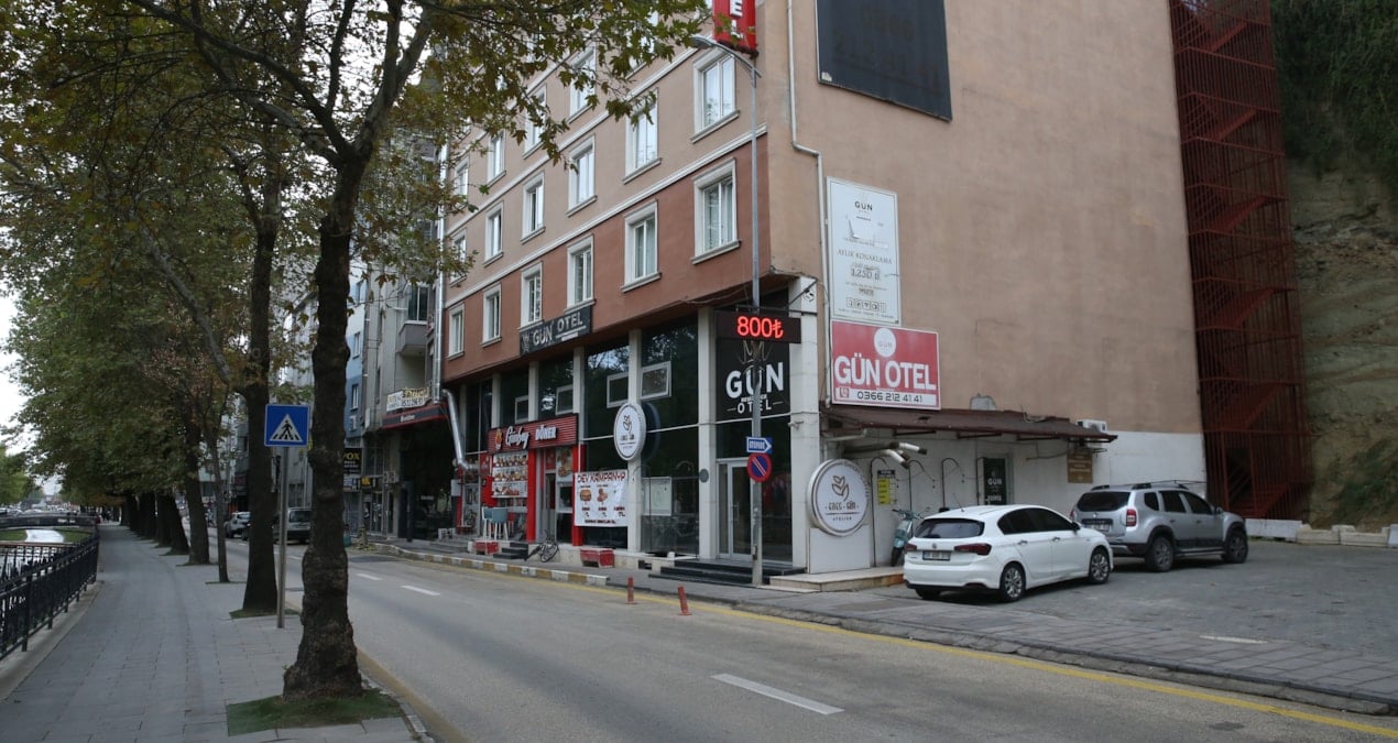 otel penceresinden dusen kadin hayatini kaybetti j49dVgtb