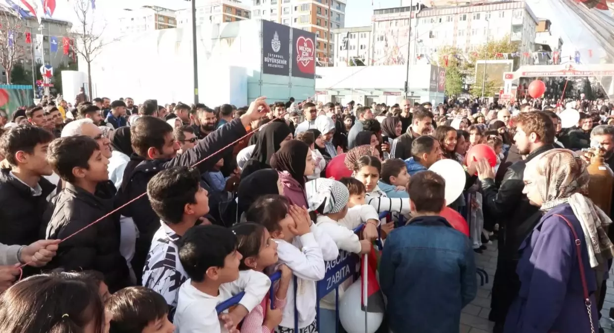 dunya kiz cocuklari gununde gazzeye destek balonlari gokyuzune birakildi iuBxXk4A.jpg