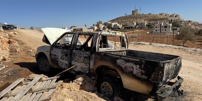 isgalci israilliler bati seriada filistinlilerin araclarini yakti 6GLtxK54.jpg