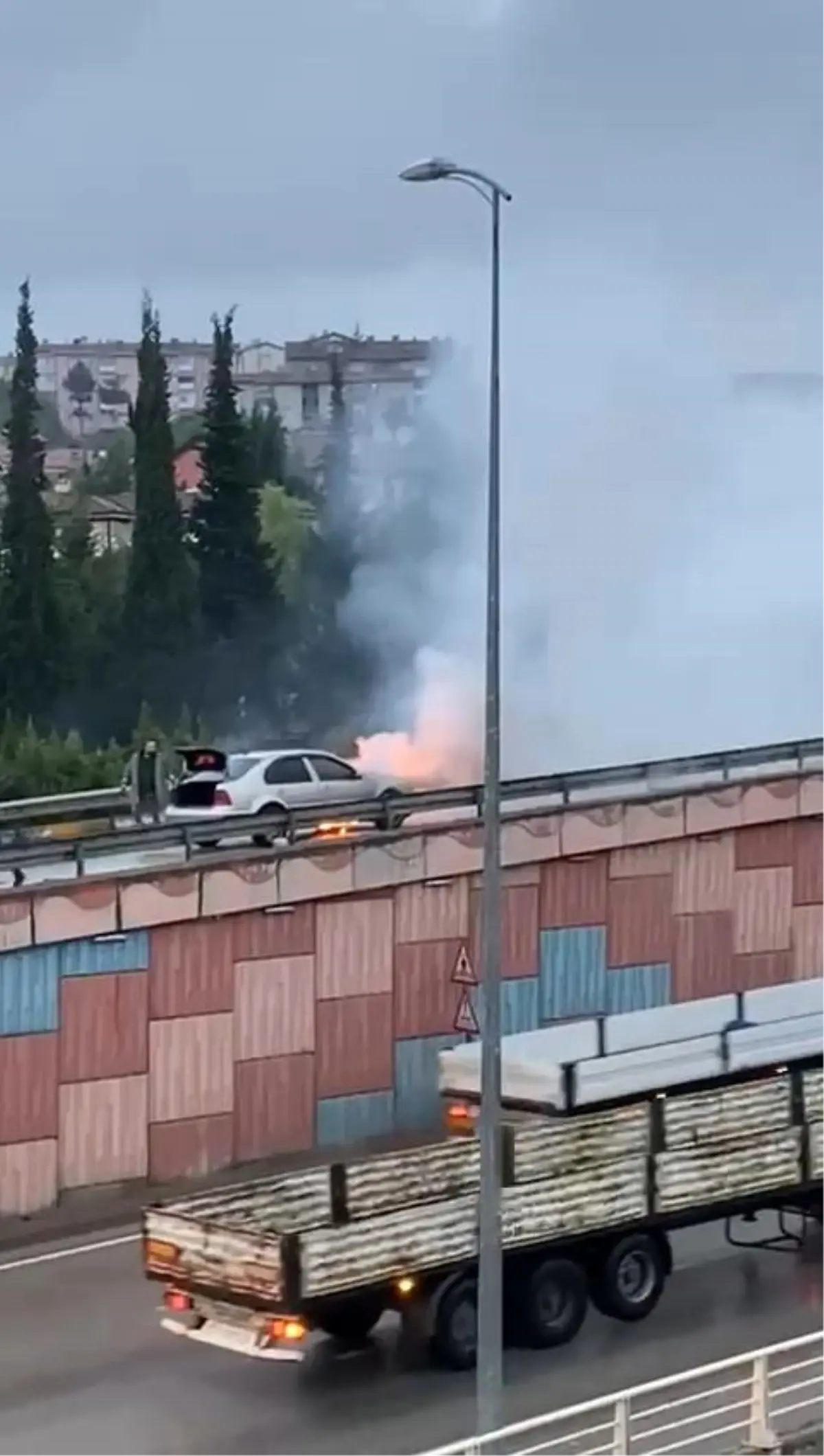 karabukte seyir halindeki otomobilde yangin cikti 6TweHw9a