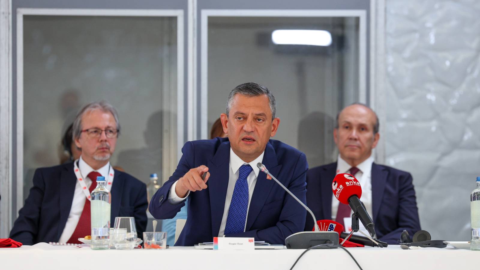 ozgur ozel pes kongresi icin yarin amsterdama gidecek KEDSZClR.png