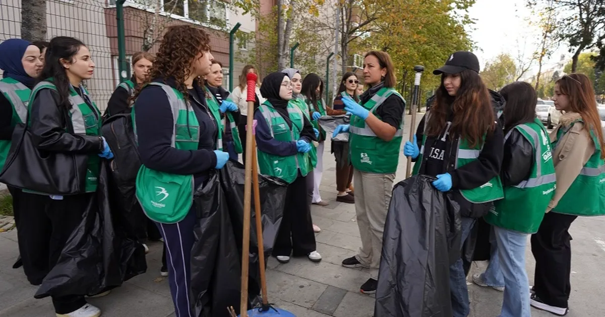 istanbul beylikduzunde genclerden cevre mesaji Tl3Tm5tE.webp
