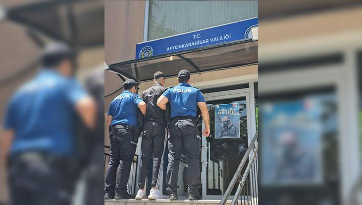 Afyonkarahisar’da Kavga Sırasında Bıçakla Tehdit Eden Genç Yakalandı